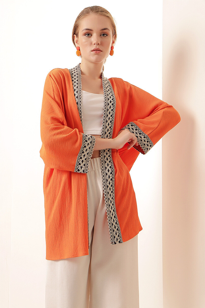 05866 Nakışlı Örme Kimono