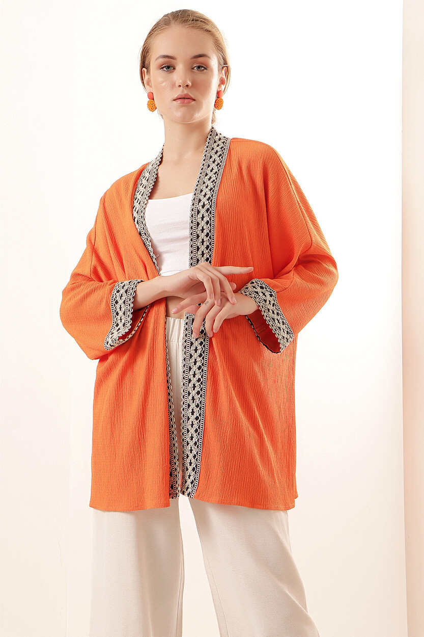 05866 Nakışlı Örme Kimono