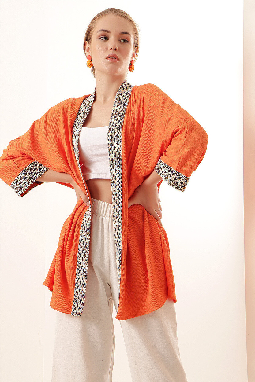 05866 Nakışlı Örme Kimono