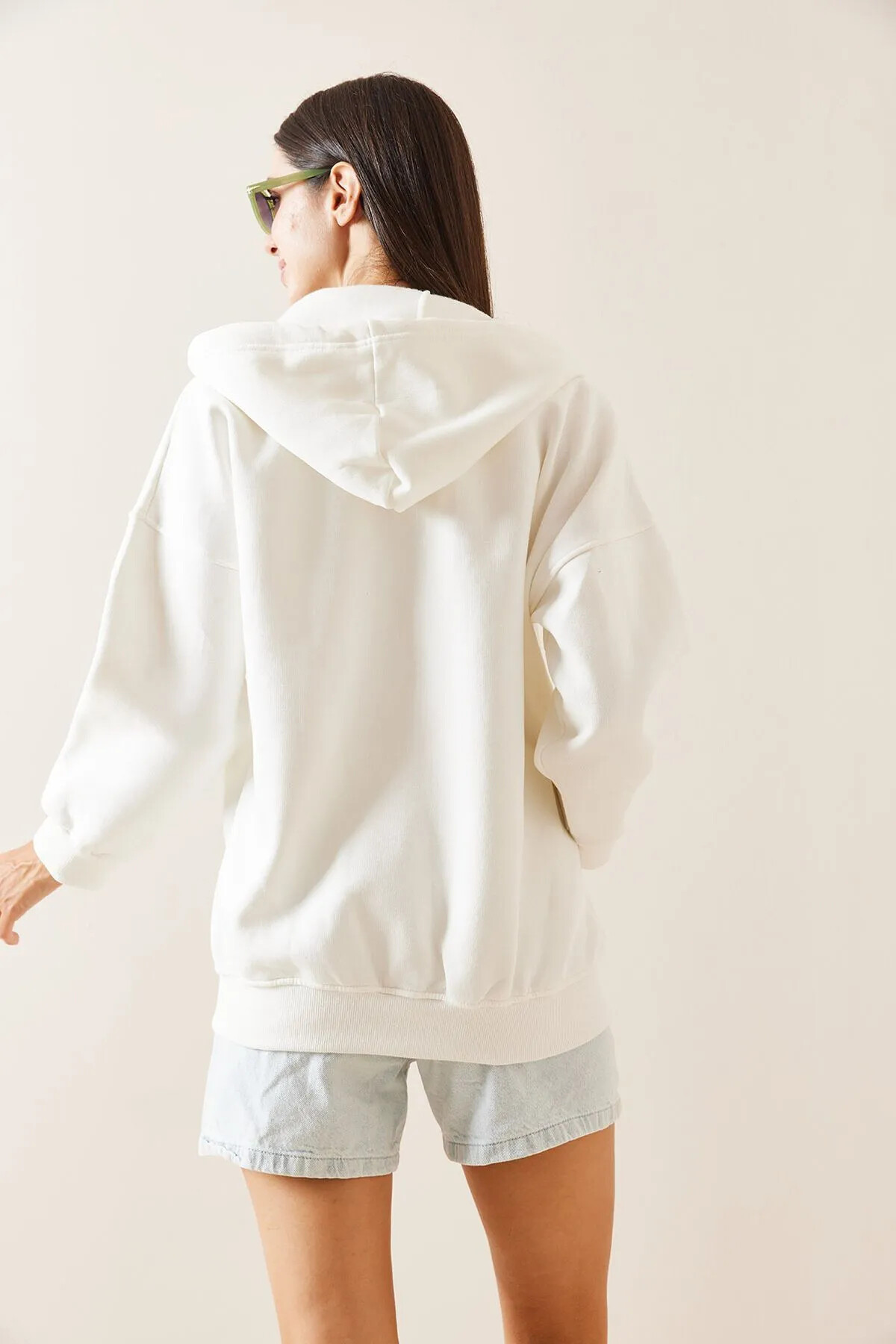 Beyaz Kapüşonlu Fermuarlı Oversize Sweatshirt