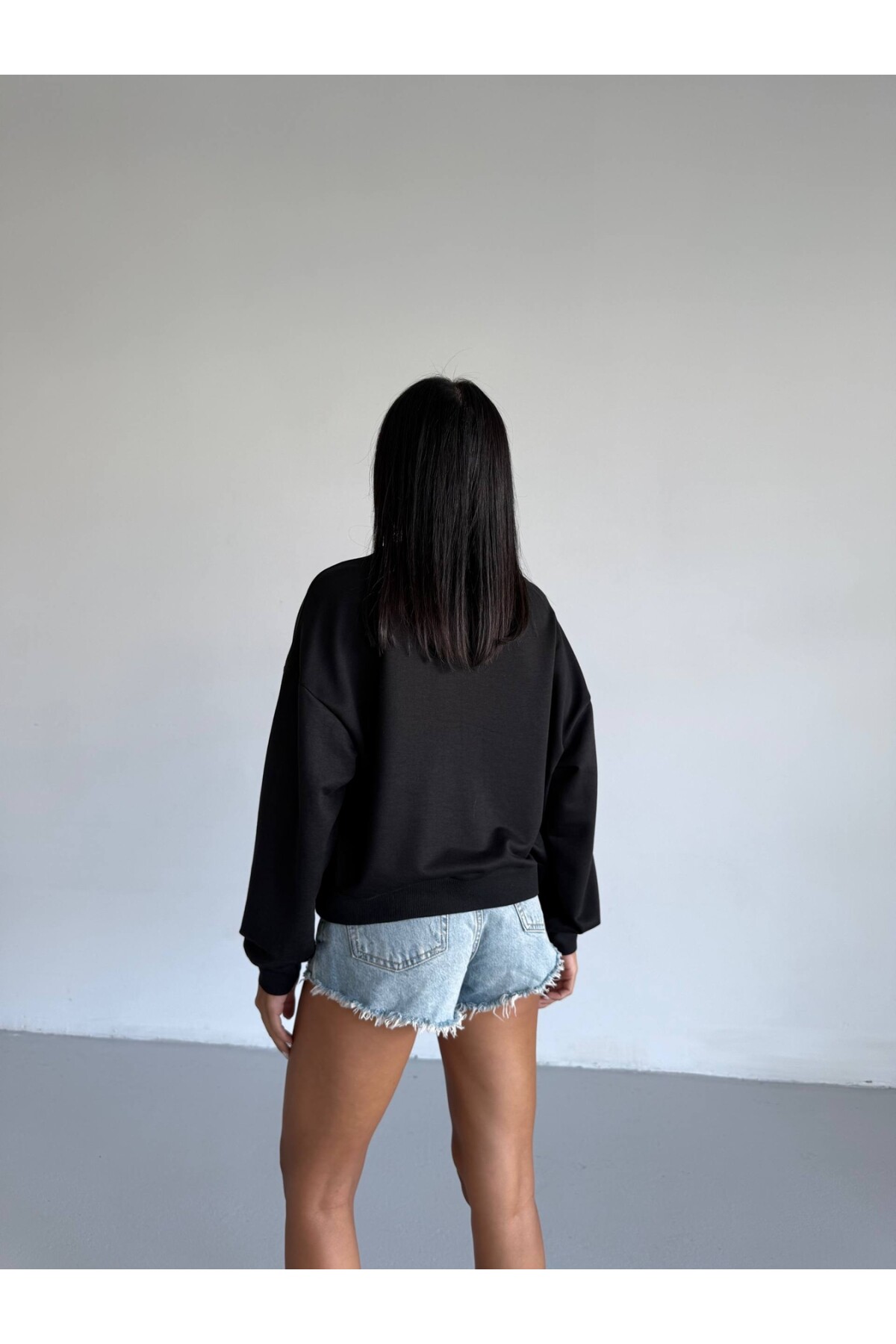 İki İplik Bisiklet Yaka Siyah Sweatshirt