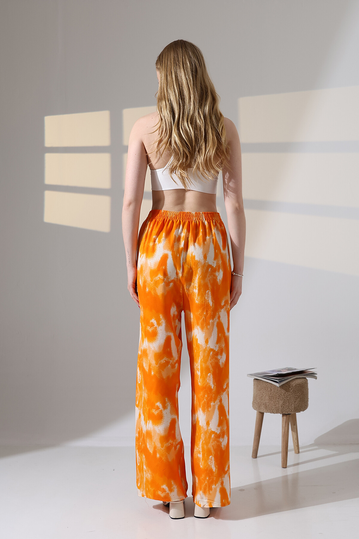 Viskon Bol Paça Turuncu Desenli Pantalon