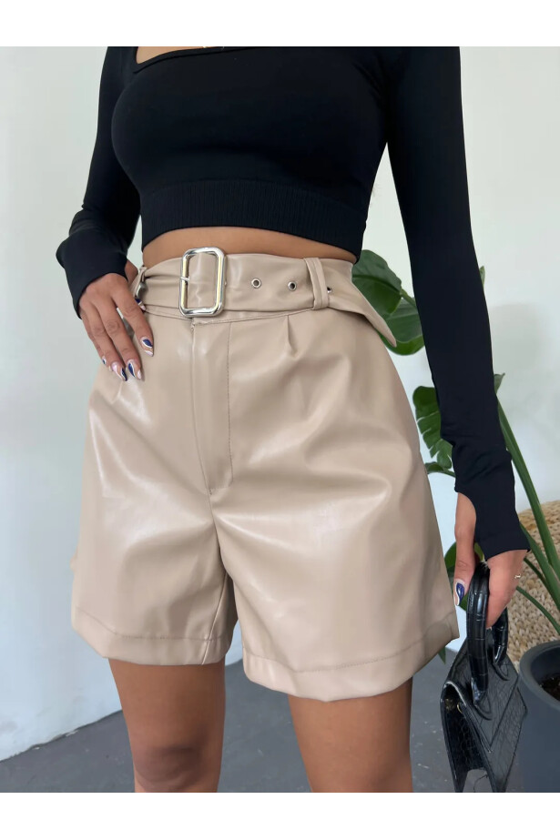 Suni Deri Kemerli Boyfriend Şort Krem