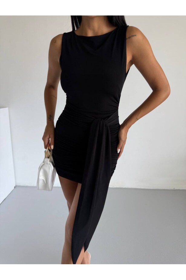 Kadın Siyah Kuşaklı Elbise