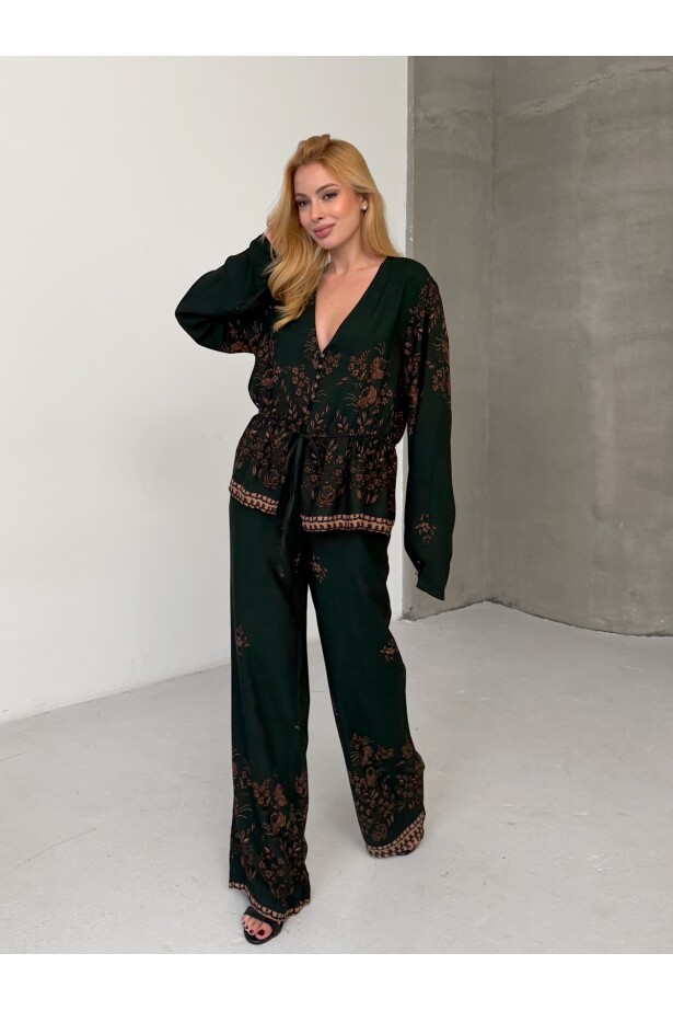 Kadın Viskon Kumaş Desenli V Yaka Kuşaklı Alt Üst Takım Yeşil