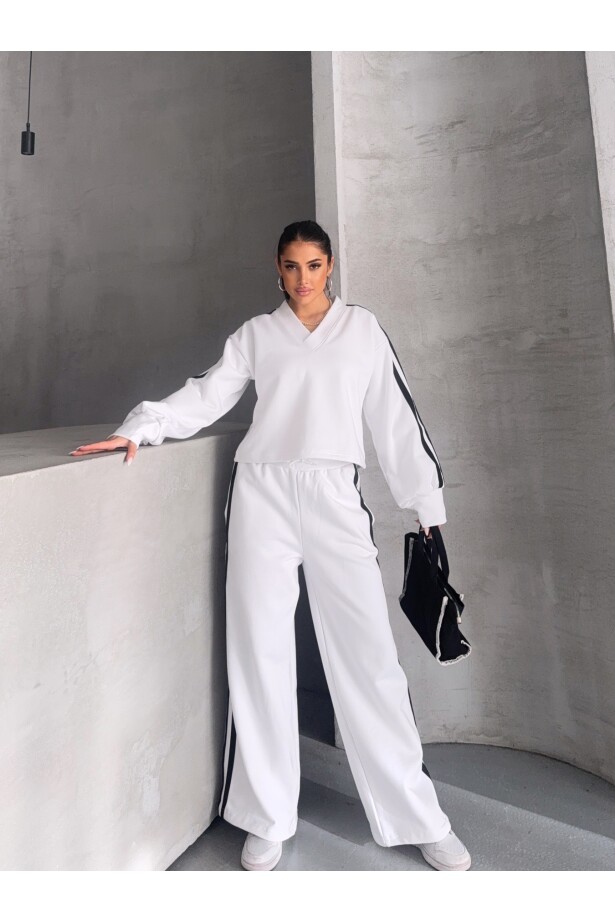 Üç İplik Şardonlu Yanları Şerit Takım Beyaz